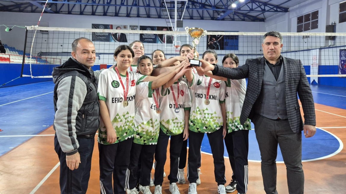 YILDIZ KIZ VOLEYBOL TAKIMIMIZ İLÇE ŞAMPİYONU OLDU.